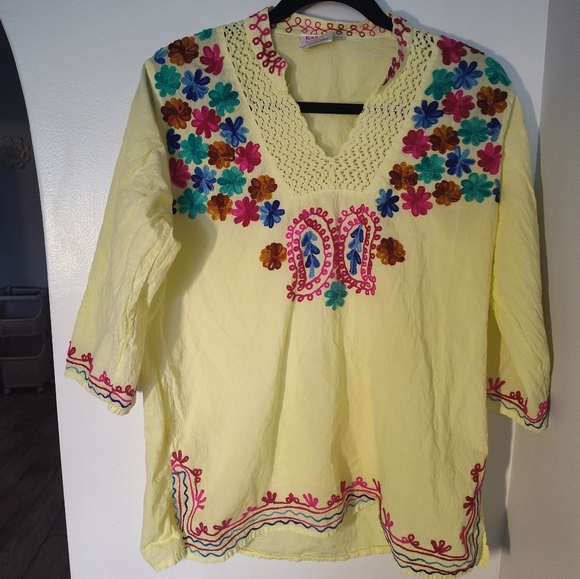 Karina Embroidered Yellow Top with Multicolor Floral Design Size M #335 - Picture 1 of 2